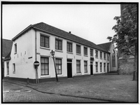 837739 Gezicht op het gebouw van de Ned. Hervormde Lagere School Rehoboth (Korte Kerkstraat 8-12) te Montfoort.